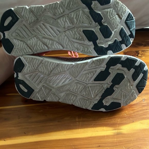 Hoka Women's Pink Running Shoes size 9 - Picture 4 of 6